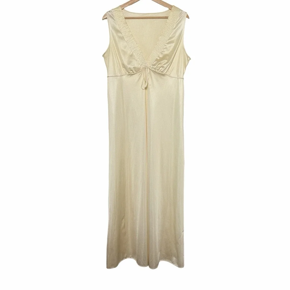 VTG Pembrooke Nightgown Womens L Ivory Nylon Maxi Dress Deep V Neck 70s 80s